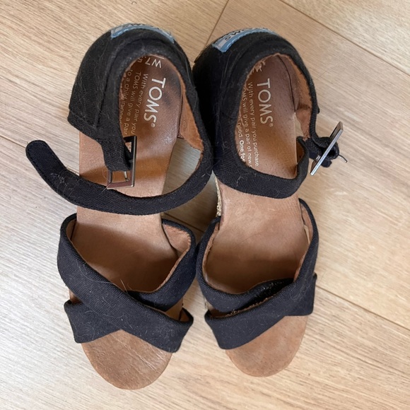 Toms wedge sandals, 4" heel , rattan with navy blue canvas fabric ankle strap - Picture 11 of 16